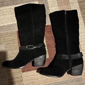 Nwot women’s suede boots⁎